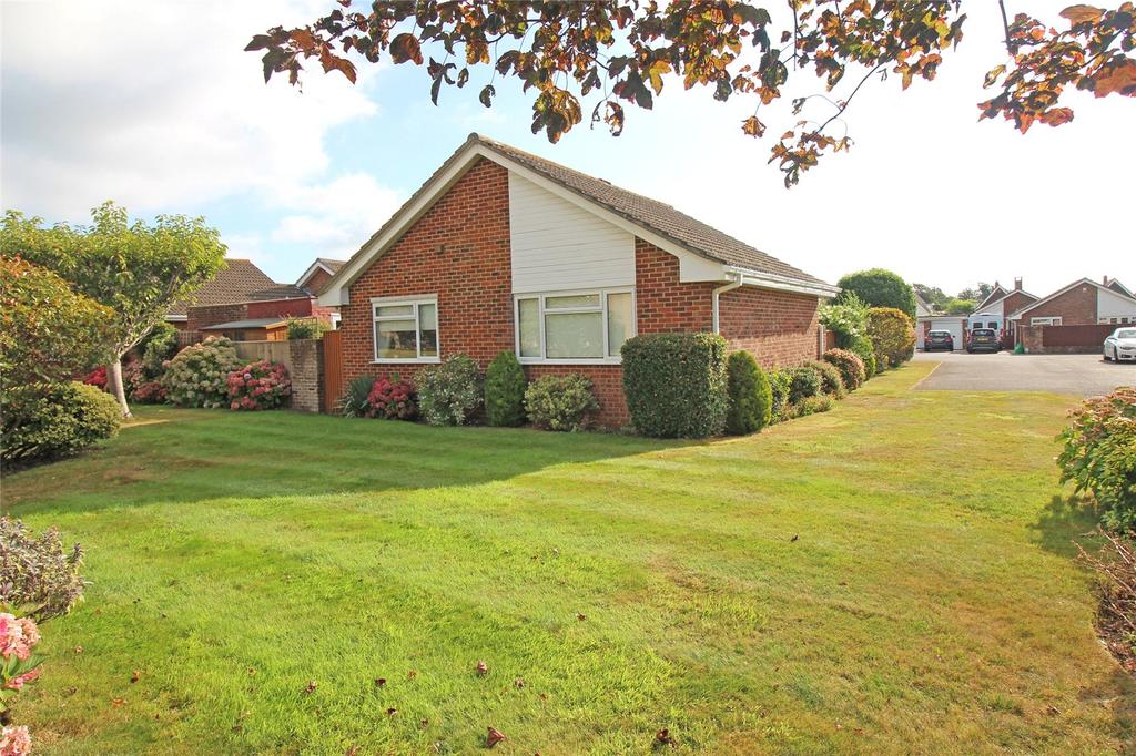 Dryden Place, Milford on Sea, Lymington, SO41 3 bed bungalow £565,000