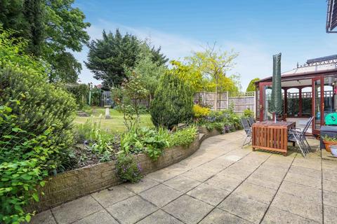 3 bedroom detached house to rent, Kingsdown Avenue, South Croydon