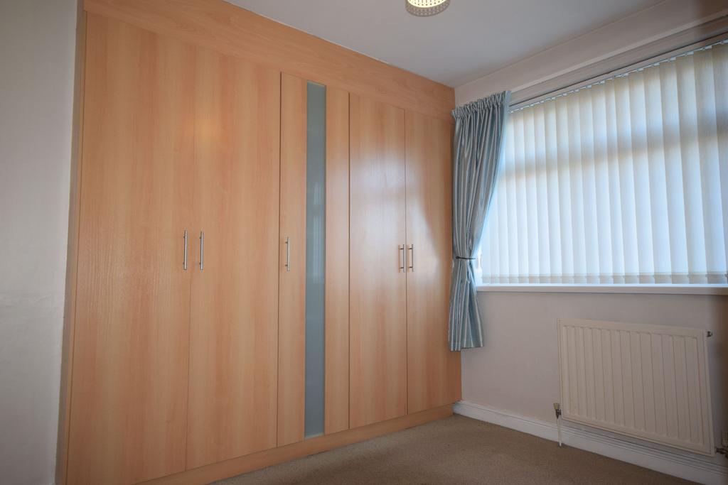 Front Bedroom (Front)