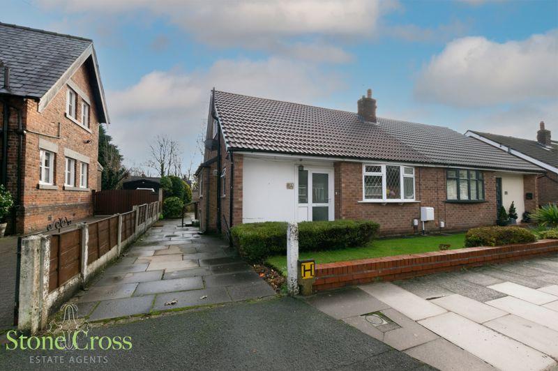 Alfred Avenue, Worsley M28 2TX 2 bed semidetached bungalow £260,000