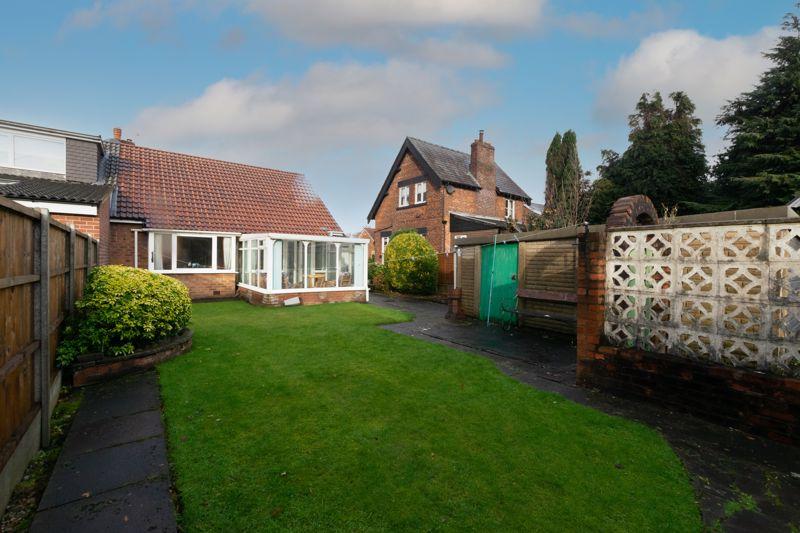 Alfred Avenue, Worsley M28 2TX 2 bed semidetached bungalow £260,000