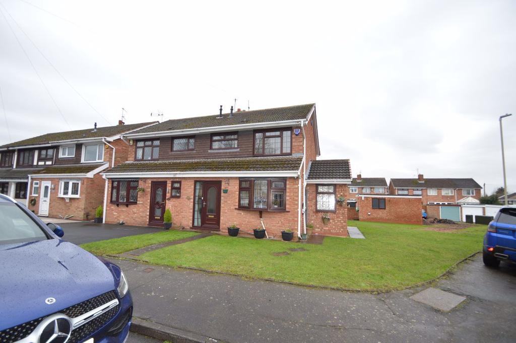 Burrows Road, High Acres, Kingswinford 3 bed semidetached house £895