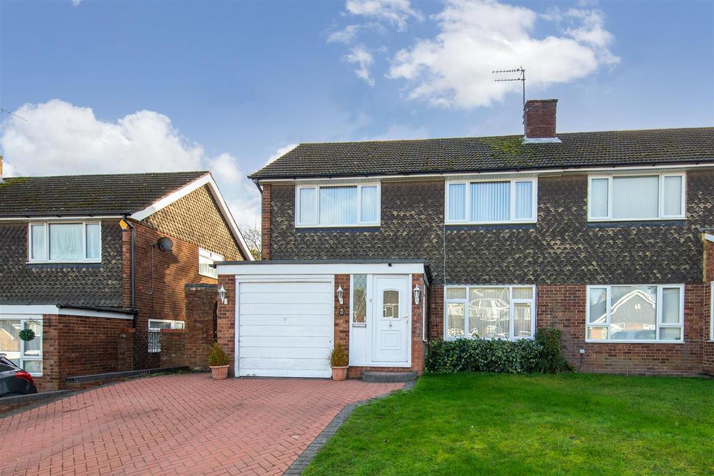 Oldhill, Dunstable, Bedfordshire 3 bed semidetached house £425,000