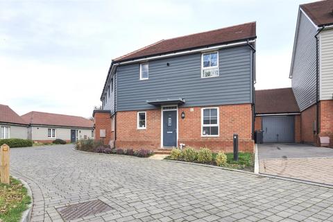 18 Brinklehurst Drive, Bexhill-on-sea, TN40 2FL