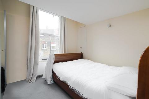 2 bedroom flat to rent, 6 Penhurst Mansions