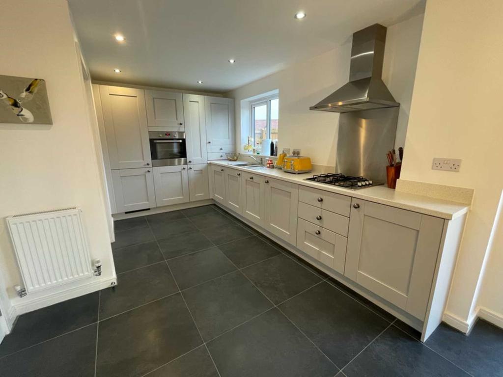 Marine Drive, Bromborough 4 bed detached house £280,000