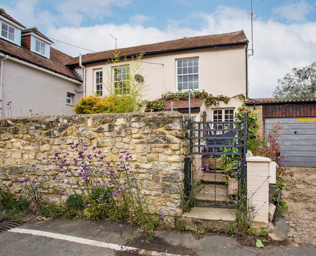 Well Street, Buckingham 3 bed terraced house £249,995
