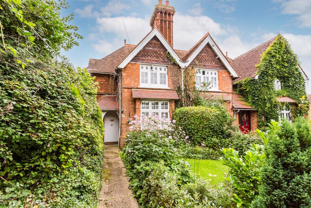 Lenborough Road, Buckingham 2 bed semidetached house £325,000