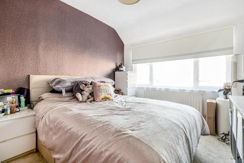 55 Rydens Way, Woking, GU22 9DG