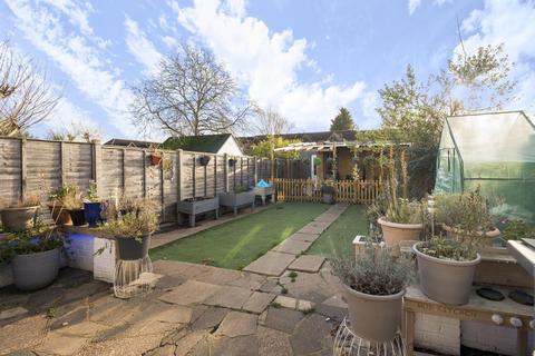 55 Rydens Way, Woking, GU22 9DG