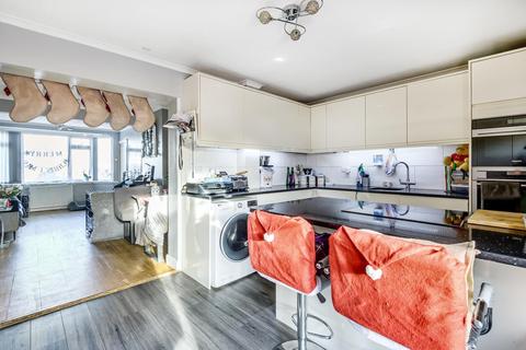 55 Rydens Way, Woking, GU22 9DG