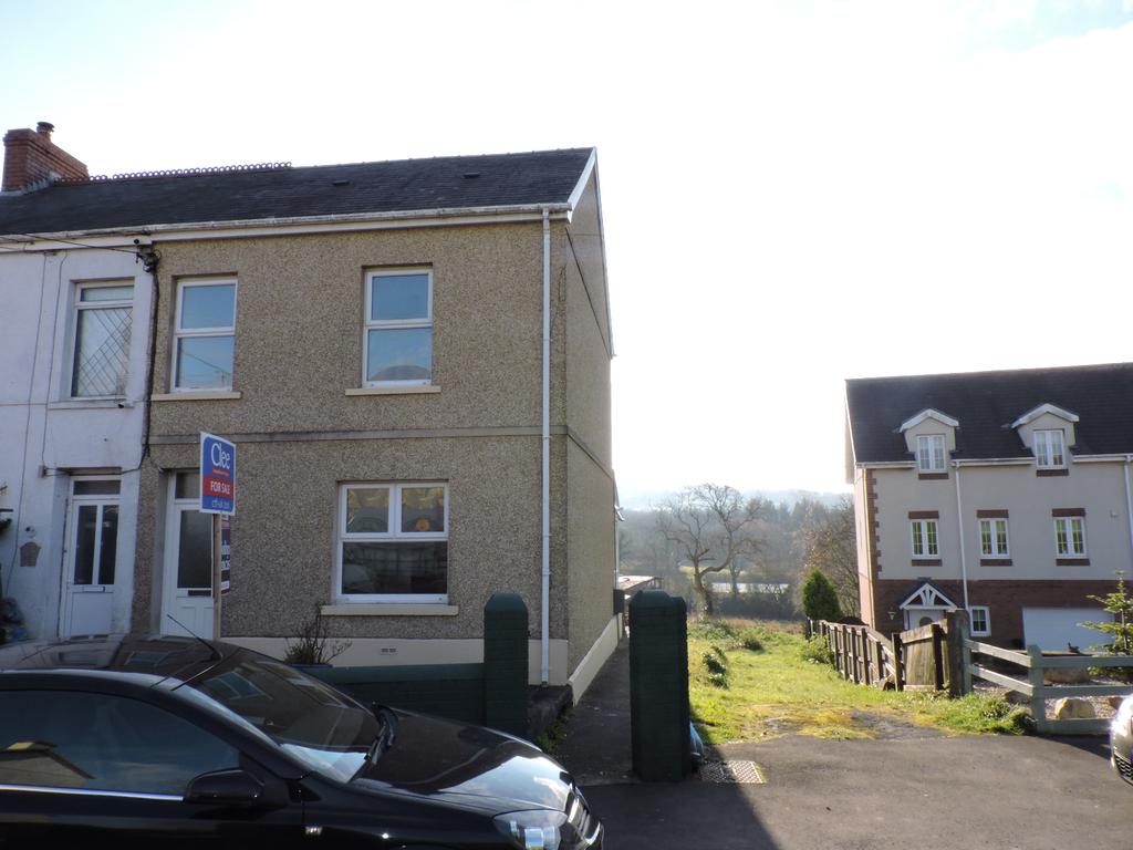 Wernoleu Road, Ammanford 3 bed semidetached house £145,000