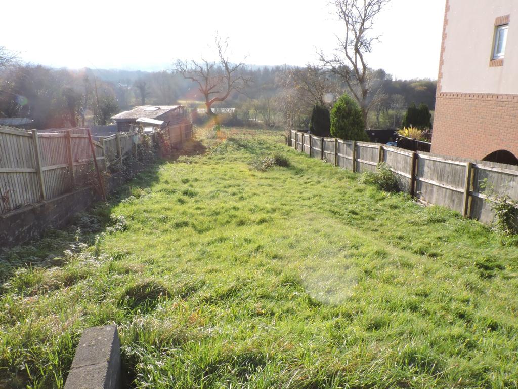 Wernoleu Road, Ammanford 3 bed semidetached house £145,000
