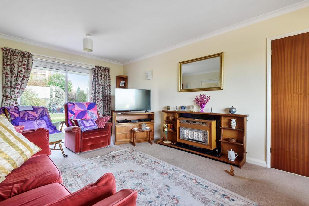 Larkfield Close, Farnham, GU9 4 bed detached bungalow £995,000