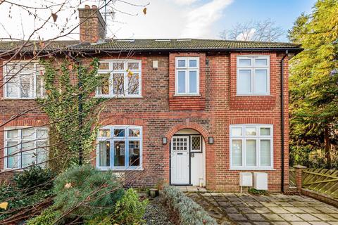 107 Broad Lane, Hampton, TW12 3BQ