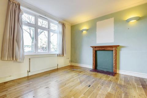 107 Broad Lane, Hampton, TW12 3BQ