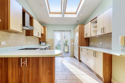 107 Broad Lane, Hampton, TW12 3BQ