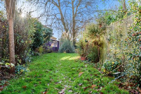107 Broad Lane, Hampton, TW12 3BQ