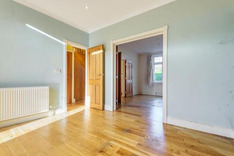 107 Broad Lane, Hampton, TW12 3BQ