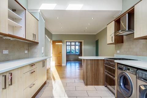 107 Broad Lane, Hampton, TW12 3BQ