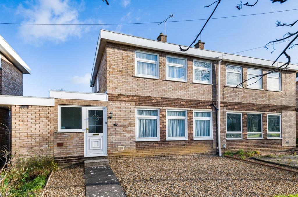 Emerton Way, Wootton, Bedford 3 bed semidetached house £300,000