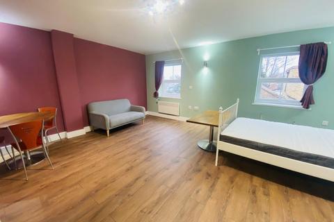 Studio to rent, The Mall, Ealing, London, W5