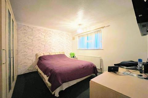 11 Arnold Avenue, Barnsley, S71 3AT