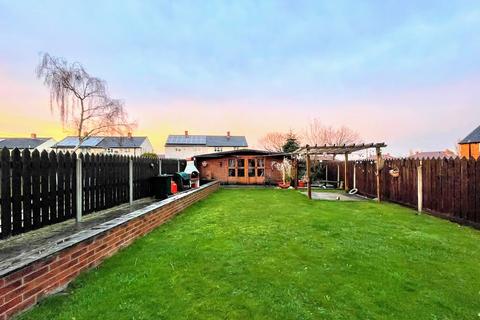 11 Arnold Avenue, Barnsley, S71 3AT