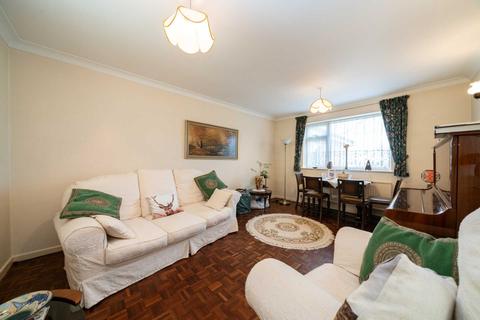 1 Copper Beech Close, Hemel Hempstead, HP3 0DG
