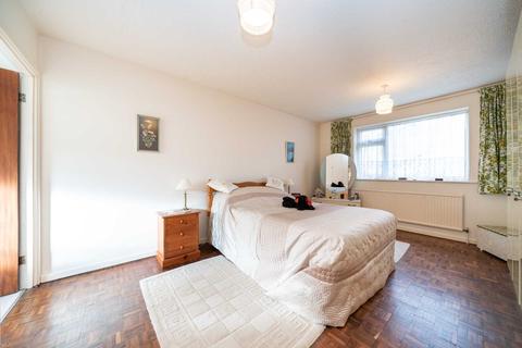 1 Copper Beech Close, Hemel Hempstead, HP3 0DG