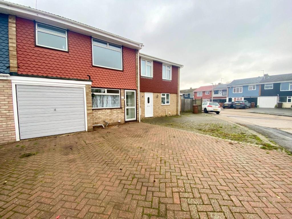 Meadside Walk, Walderslade 3 bed terraced house £1,100 pcm (£254 pw)