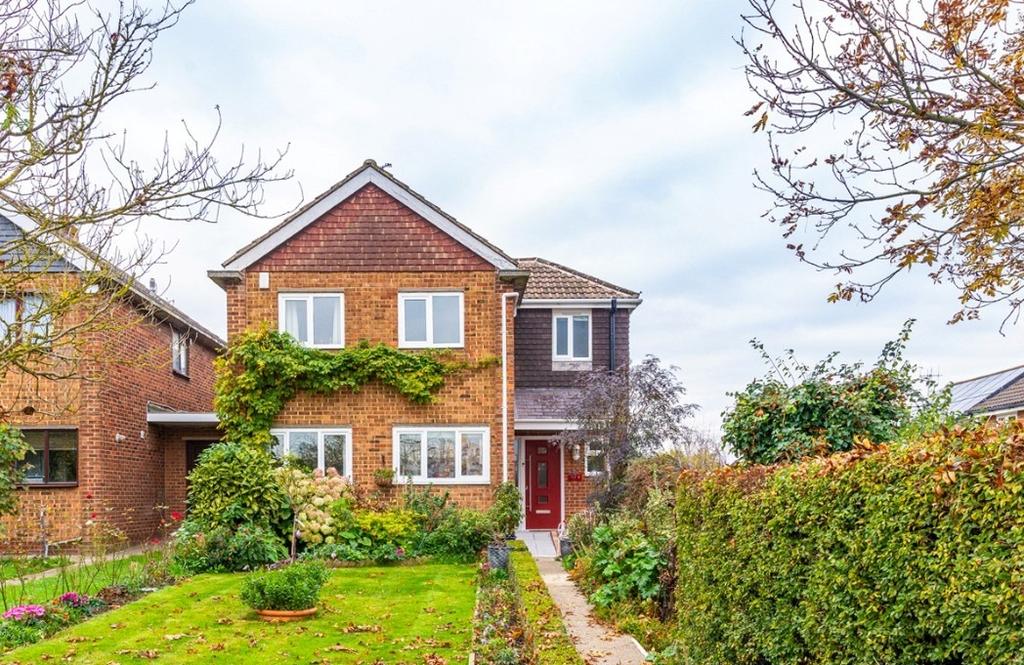 Otterham Quay Lane, Rainham 4 bed link detached house £475,000