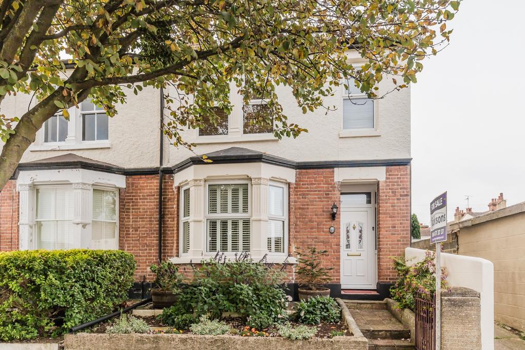 Chicago Avenue, Gillingham 3 bed end of terrace house £300,000