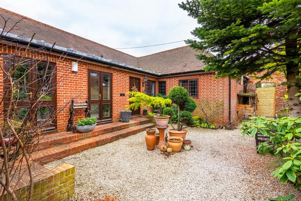The Stables, Eastcourt Farm, Eastcourt Lane 4 bed detached bungalow £