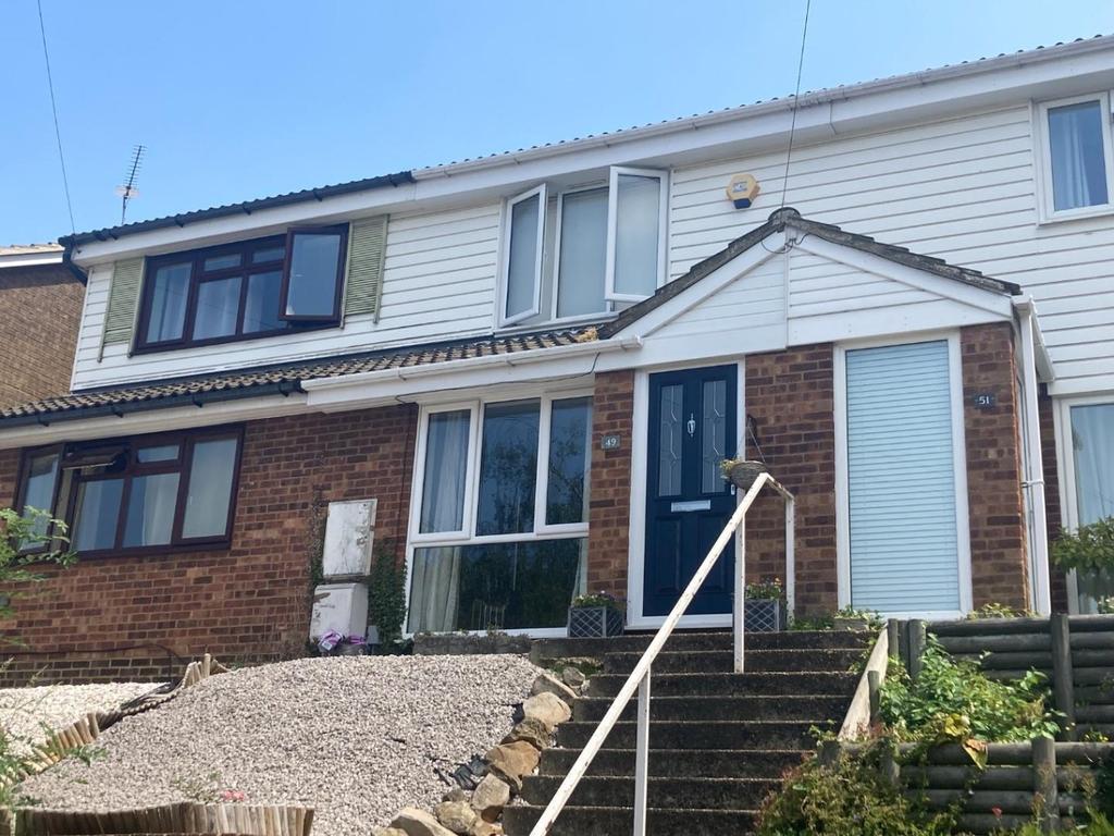 Nightingale Close, Rainham 2 bed terraced house £240,000