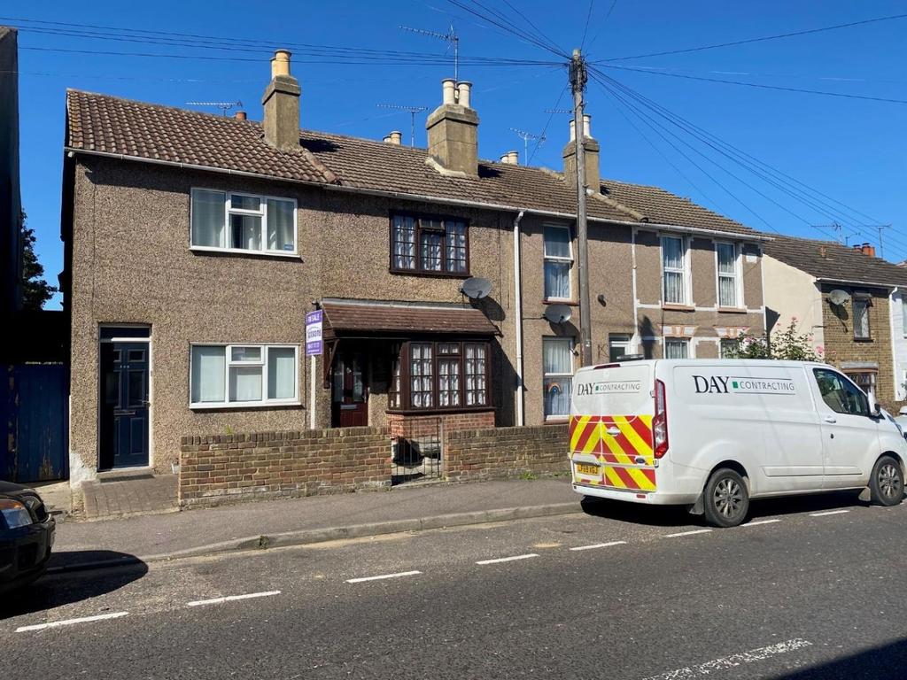 Station Road, Rainham 2 bed end of terrace house £230,000