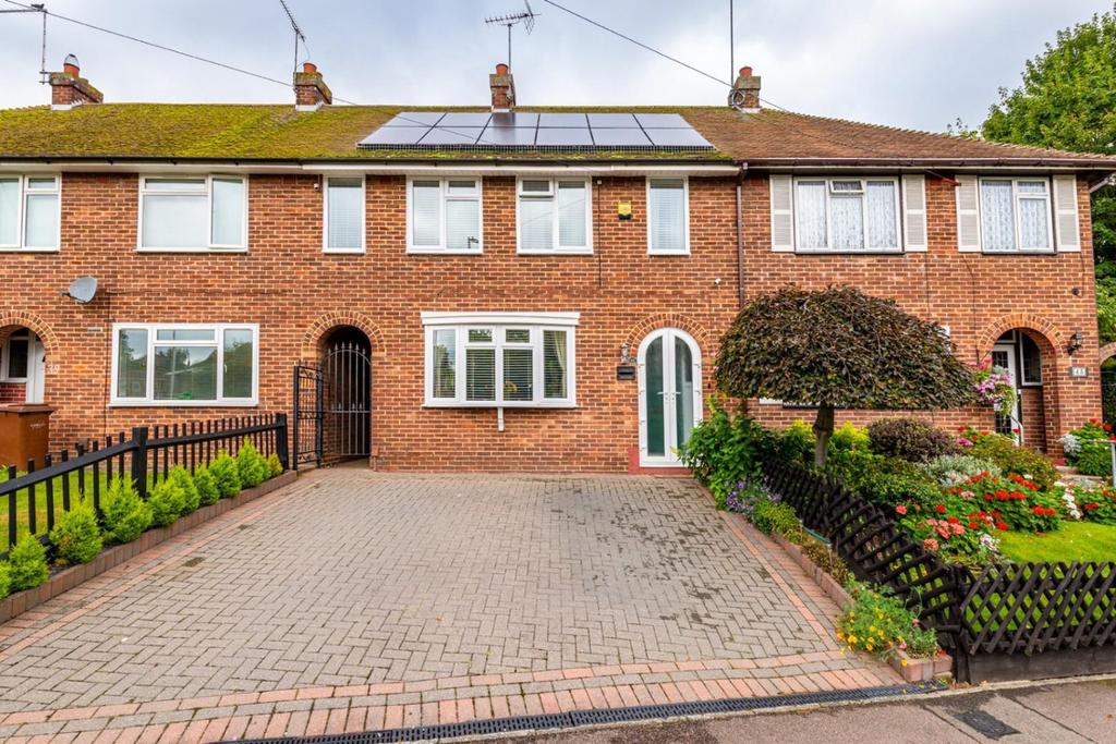 Bloors Lane, Rainham 3 bed terraced house £325,000