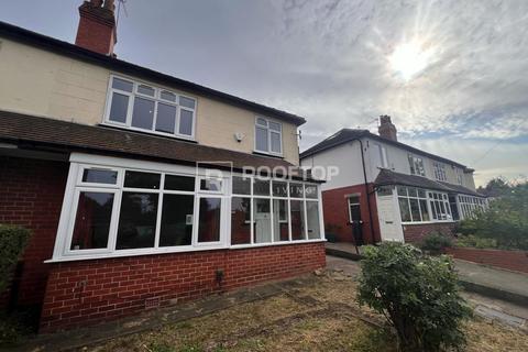1 bedroom in a house share to rent, Dennistead Crescent, Leeds LS6