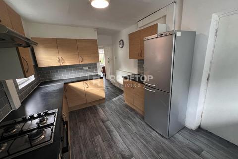 1 bedroom in a house share to rent, Dennistead Crescent, Leeds LS6