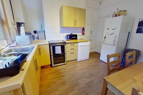 3 bedroom house to rent, Harold Terrace, Hyde Park, Leeds