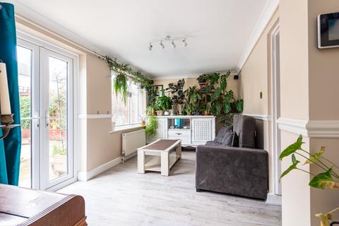16 Bodiam Close, Gillingham, ME8 6XF