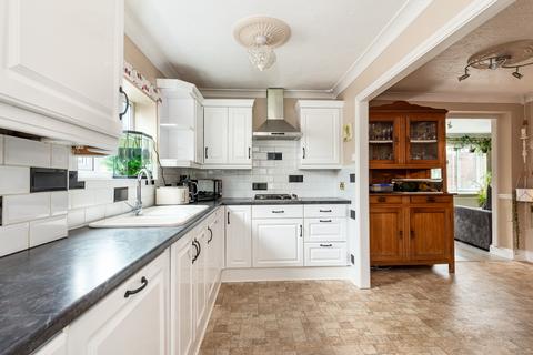 16 Bodiam Close, Gillingham, ME8 6XF