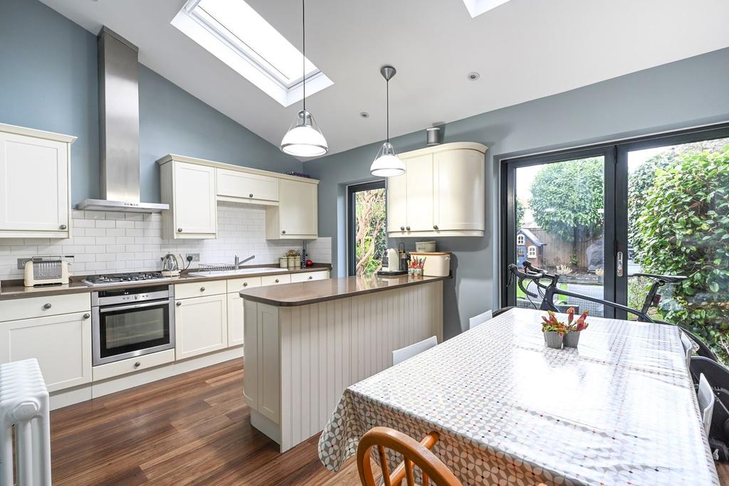 Melrose Gardens, Hersham Village, KT12 4 bed semidetached house £825,000