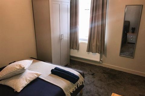undefined, Room 3 on Gilroy Road