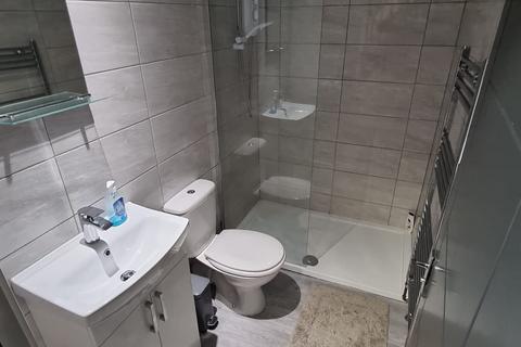 undefined, Room 3 on Gilroy Road