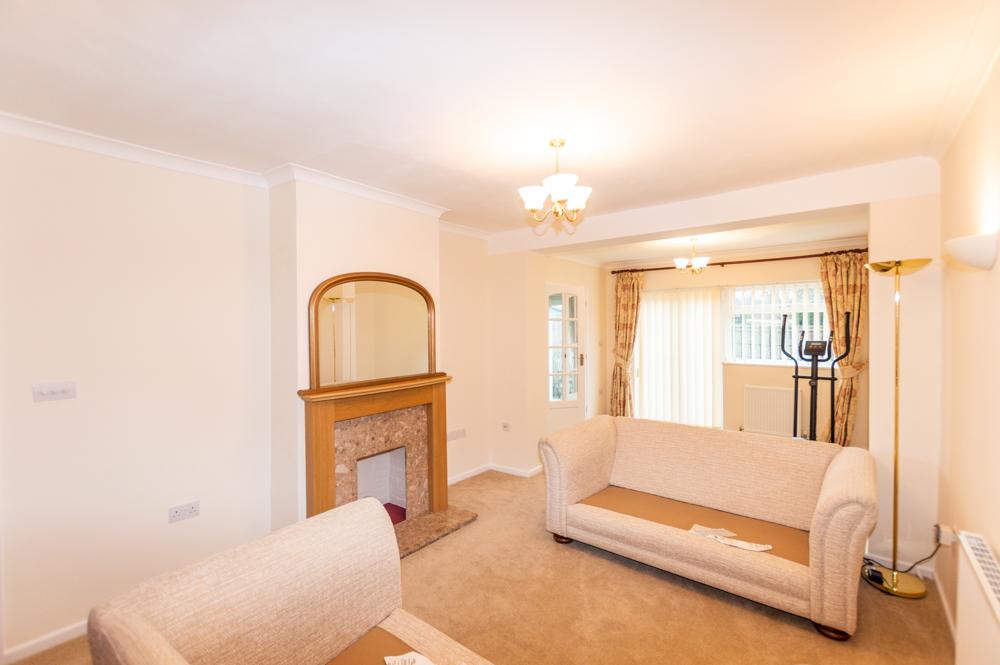 Windmill Drive, Burgess Hill RH15 3 bed semidetached bungalow £1,450