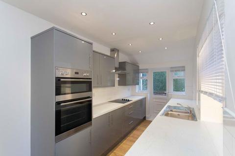 24 Dennistead Crescent, Leeds, LS6 3PU