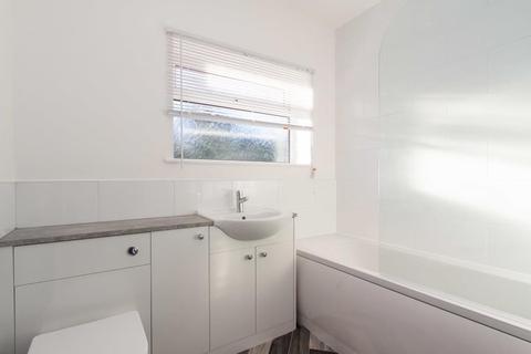 24 Dennistead Crescent, Leeds, LS6 3PU
