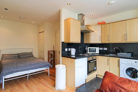 Studio to rent, Spital, Aberdeen