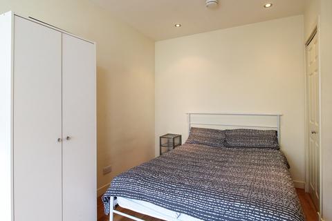 Studio to rent, Spital, Aberdeen